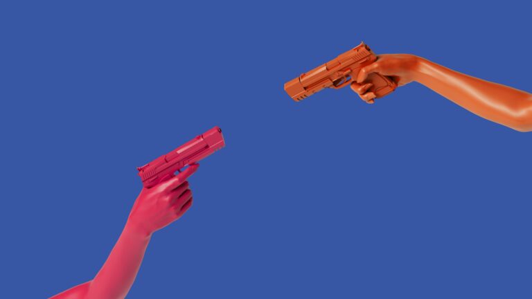 3D Rendering: Vor blauem Hintergrund sind zwei Arme zu sehen, die Kurzwaffen aufeinander richten. Ein Arm ist orange, der andere pink.